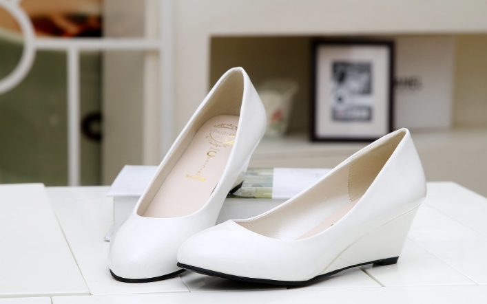 size 37 in american size