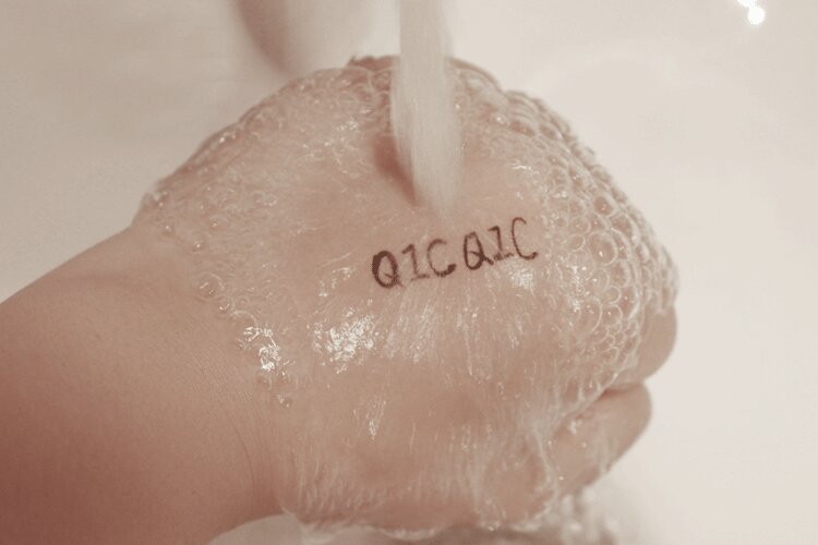 Details of the purple tube Eyeliner-English version_08_proc